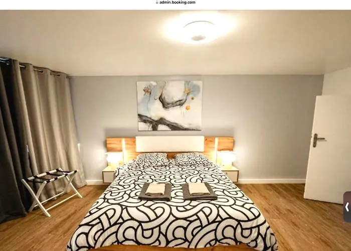 Appartement Renove Place Du Palais Avec Parking