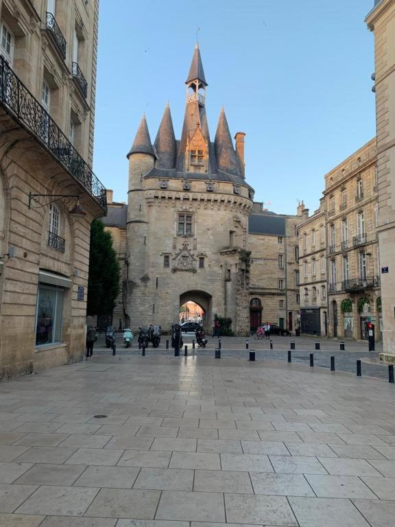 Renove Place Du Palais Avec Parking Appartement *