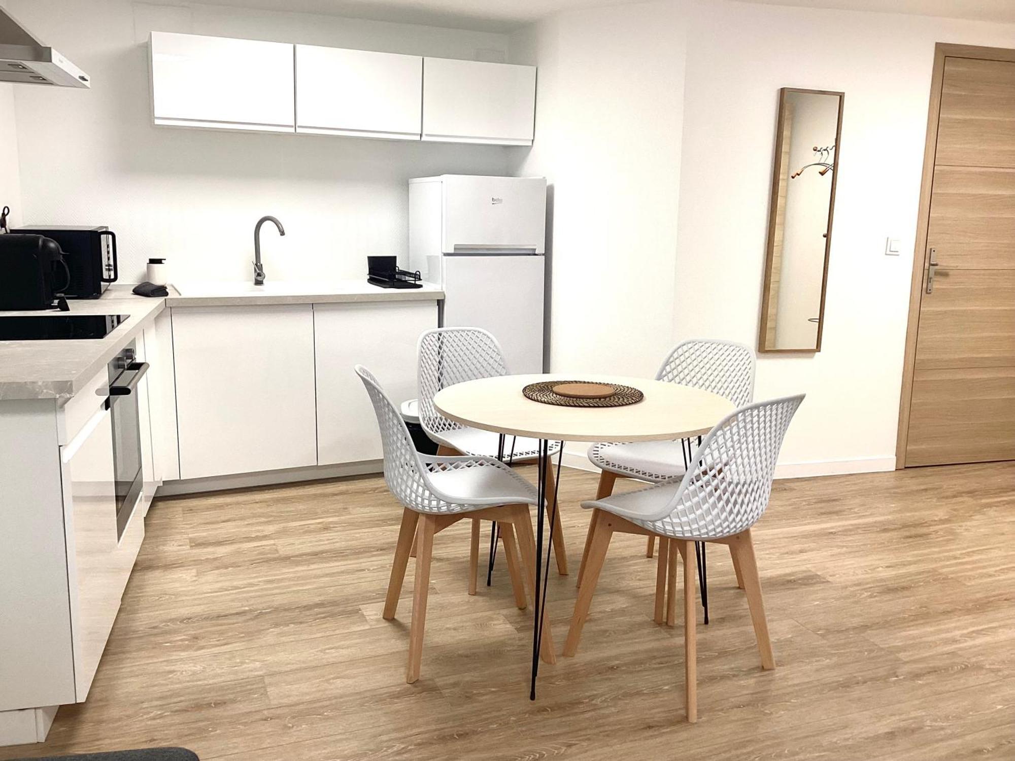 Renove Place Du Palais Avec Parking Appartement *