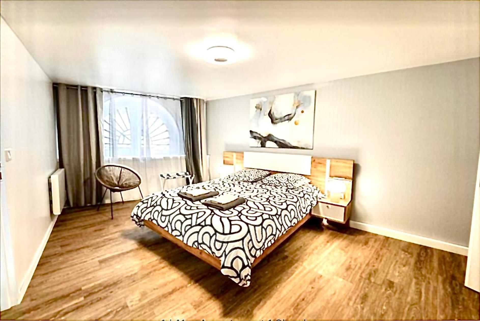 Appartement Renove Place Du Palais Avec Parking *